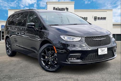 Diamond Black Crystal Pearlcoat 2026 Chrysler Pacifica Limited