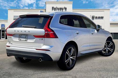 2021 Volvo XC60 T5 Momentum