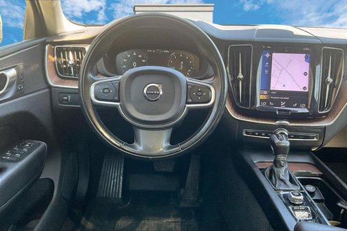 2021 Volvo XC60 T5 Momentum