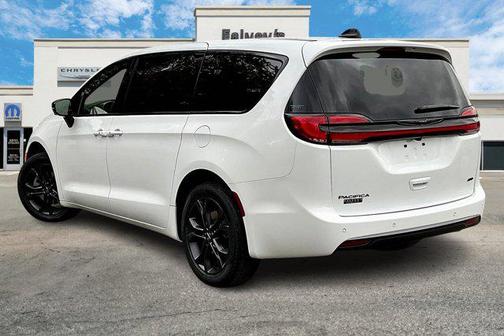 2026 Chrysler Pacifica L