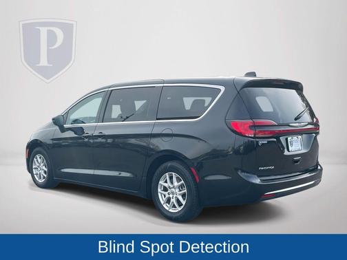 2023 Chrysler Pacifica Touring-L
