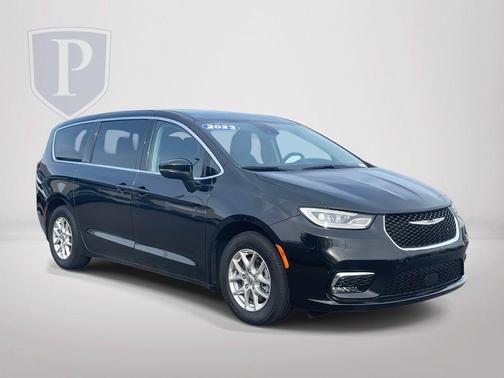 2023 Chrysler Pacifica Touring-L