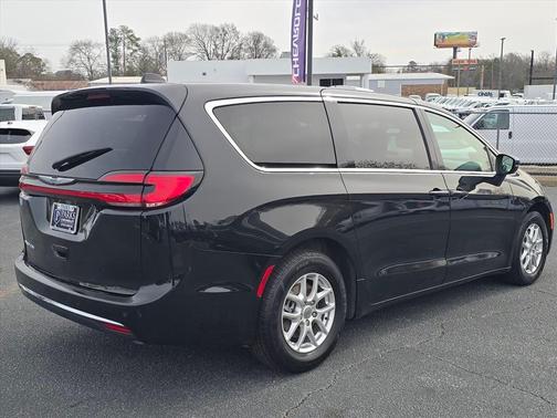 2023 Chrysler Pacifica Touring-L
