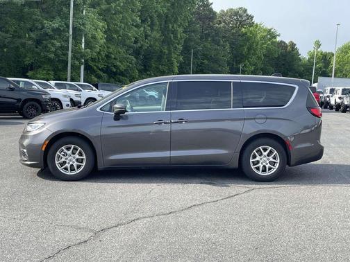 2023 Chrysler Pacifica Touring-L
