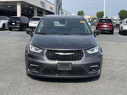 2023 Chrysler Pacifica Touring-L