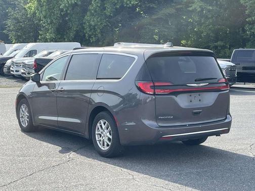 2023 Chrysler Pacifica Touring-L