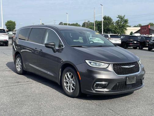 2023 Chrysler Pacifica Touring-L