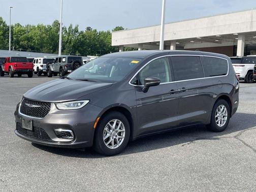 2023 Chrysler Pacifica Touring-L