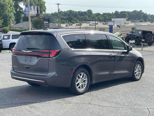 2023 Chrysler Pacifica Touring-L