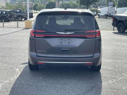 2023 Chrysler Pacifica Touring-L