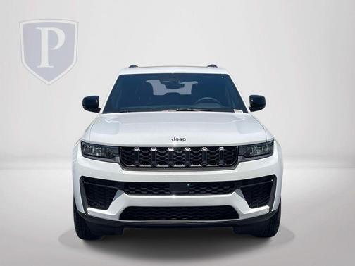 Bright White Clearcoat 2026 Jeep Grand Cherokee Laredo