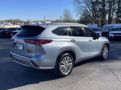 2022 Toyota Highlander Platinum