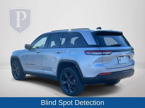 Silver Zynith 2025 Jeep Grand Cherokee Laredo