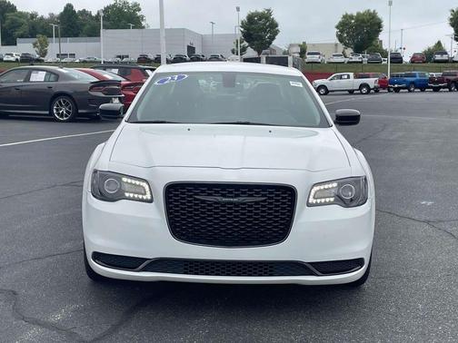 2023 Chrysler 300 Touring
