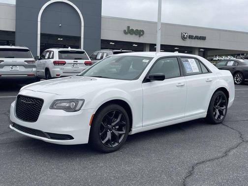 2023 Chrysler 300 Touring