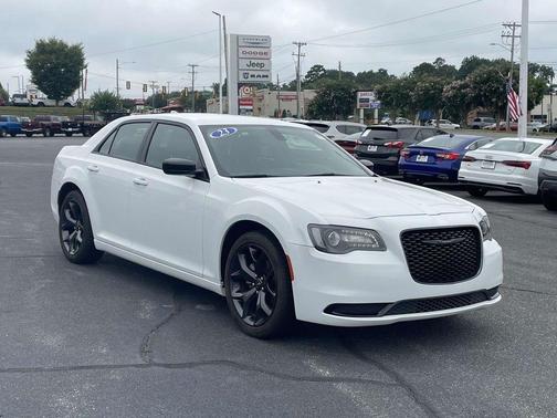 2023 Chrysler 300 Touring