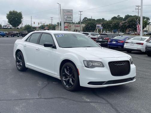 2023 Chrysler 300 Touring