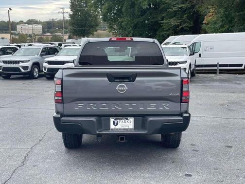 2022 Nissan Frontier S