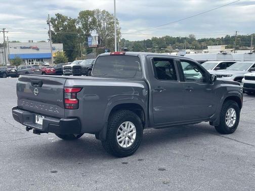 2022 Nissan Frontier S