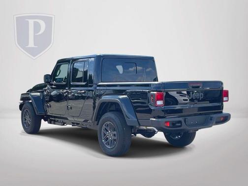 Black Clearcoat 2026 Jeep Gladiator Sport