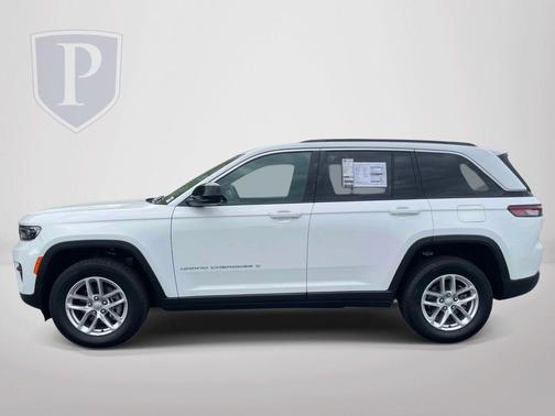 Bright White Clearcoat 2025 Jeep Grand Cherokee Laredo X