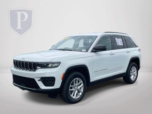 Bright White Clearcoat 2025 Jeep Grand Cherokee Laredo X
