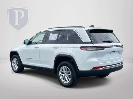 Bright White Clearcoat 2025 Jeep Grand Cherokee Laredo X