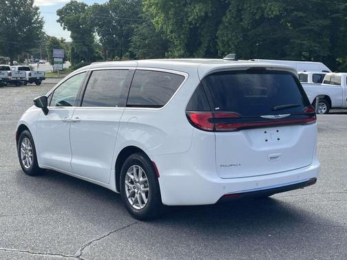 2024 Chrysler Pacifica Touring-L