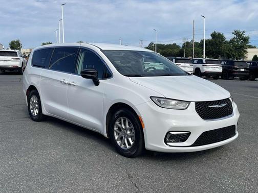 2024 Chrysler Pacifica Touring-L