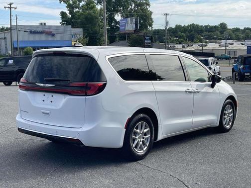 2024 Chrysler Pacifica Touring-L