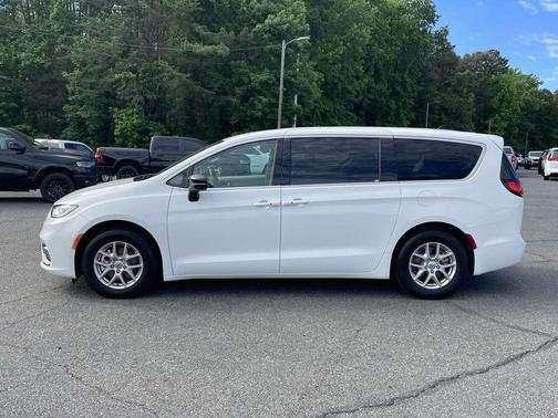 2024 Chrysler Pacifica Touring-L