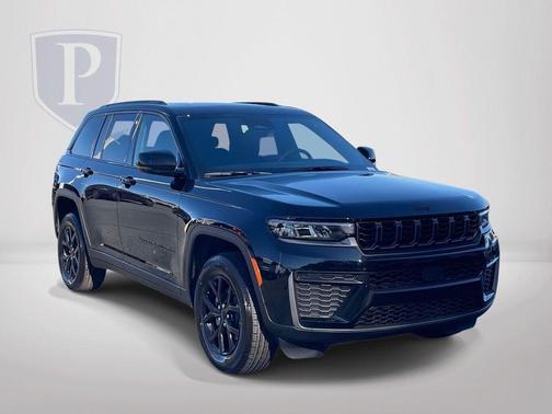 Diamond Black 2026 Jeep Grand Cherokee Laredo