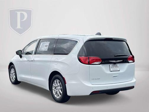 2025 Chrysler Voyager LX