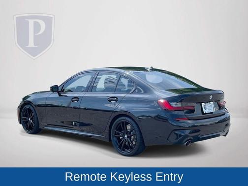 Black Sapphire Metallic 2022 BMW 330 i