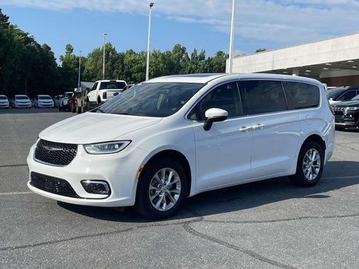 2023 Chrysler Pacifica Touring-L