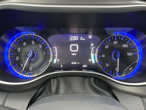 2023 Chrysler Pacifica Touring-L