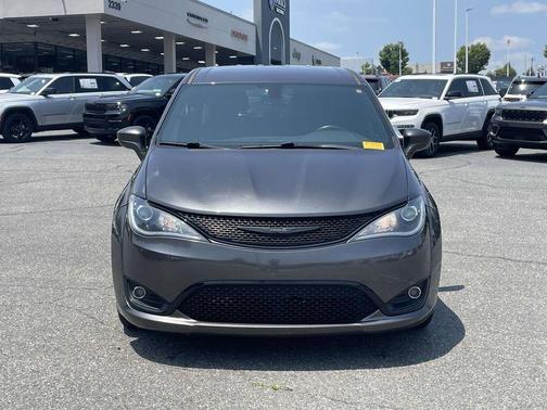 2020 Chrysler Pacifica Touring