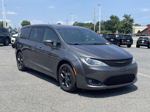 2020 Chrysler Pacifica Touring