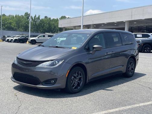 2020 Chrysler Pacifica Touring