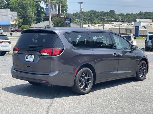 2020 Chrysler Pacifica Touring