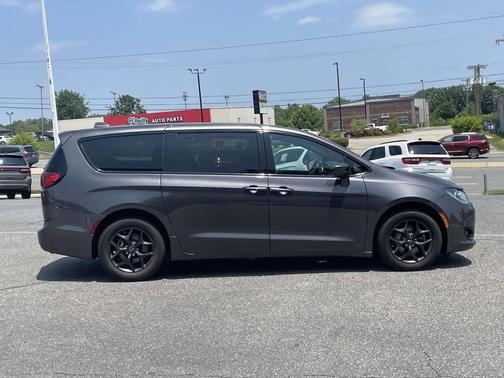 2020 Chrysler Pacifica Touring