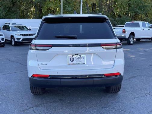 2024 Jeep Grand Cherokee Laredo