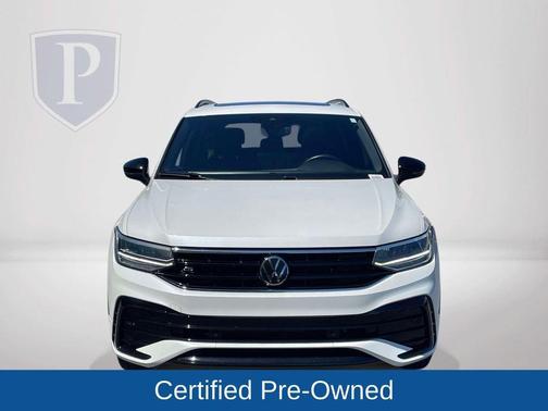 Opal White Pearl Effect 2024 Volkswagen Tiguan 2.0T SE R-Line Black