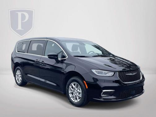 Diamond Black 2026 Chrysler Pacifica Select