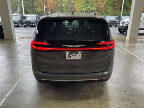 2022 Chrysler Pacifica Touring-L