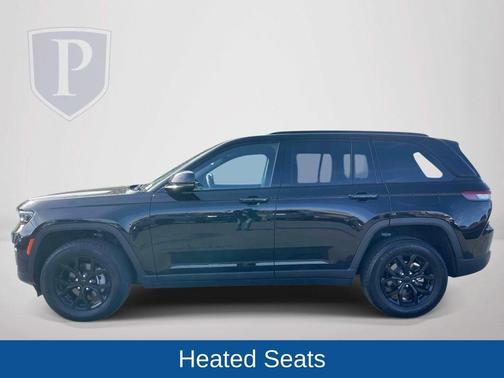 Diamond Black 2025 Jeep Grand Cherokee Laredo