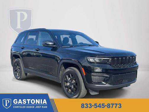 Diamond Black 2025 Jeep Grand Cherokee Laredo