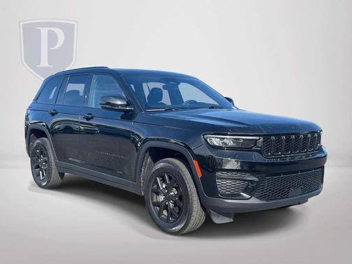Diamond Black 2025 Jeep Grand Cherokee Laredo