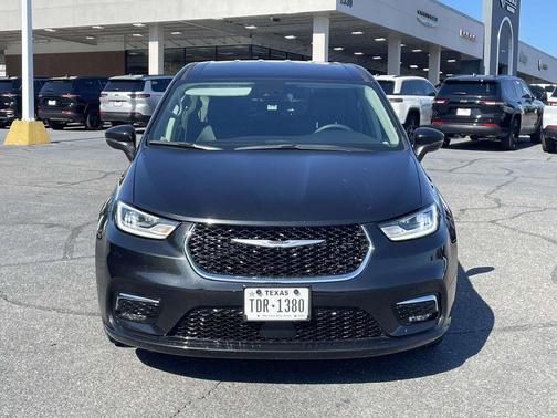 2023 Chrysler Pacifica Touring-L
