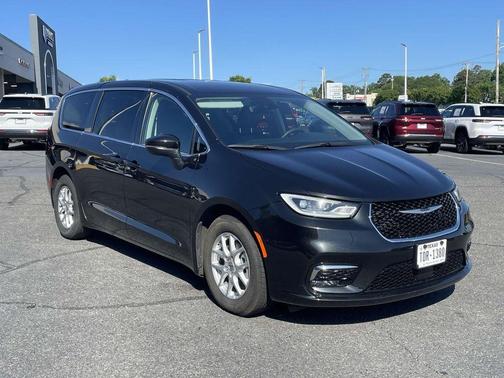 2023 Chrysler Pacifica Touring-L